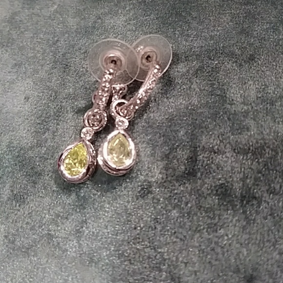 Lime stone silver earrings - Picture 1 of 2
